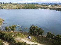 Stellplatz an einem See in der Nähe des Douro-Tal