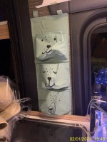 Die häßliche Tapete verdeckt...