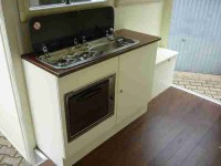 Küchenzeile mit Backofen 2.jpg