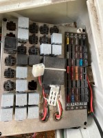 Sicherungen unter dem Fahrersitz