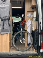 So toll paßt ein Fahrrad in den DuoCar!