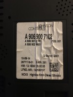 es ist genau dieses Teil. Interessanterweise hatte ich den originalen Tacho zweimal und beide zeigten sich so. Ich habe schon einen bei KleinEbay verkauft.