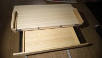 IMG_20220303_212850_197.jpg (59.71 KiB) 7424 mal betrachtet Nun klappen wir mal die kleine Tischplatte rüber und geben so das Ablagefach frei...