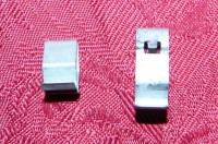 links gekaufte, rechts verbaute Klammer