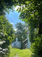 mdr Ü-Wagen vor der Kirche in Wahren.jpg