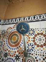 IMG_20240922_102500.jpg (234.33 KiB) 3663 mal betrachtet Dusche in Marokko nur für MB Fahrer, hatte doch vor mir ein Bully Fahrer benutzt