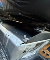 Vorderseite Fahrersitz mit Konsole