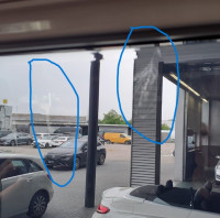 Klebstoff im Fenster.jpg