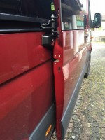 Heo Van Security hat an der vorgesehenen Position kein Platz zwischen Karrosserie und Schiebetüre (IMG_1938.JPG)