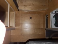 Zwischenboden mit Weinfach