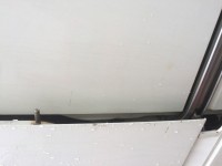 Verriegelungsstange an Schiebetüre