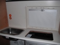 Arebitspallte mit Ausschnitt für spüle und herd